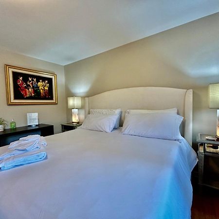 North Nanaimo Gem - Garden-View Room With Private Ensuite Ngoại thất bức ảnh