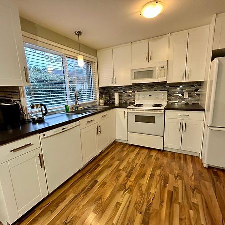 North Nanaimo Gem - Garden-View Room With Private Ensuite Ngoại thất bức ảnh