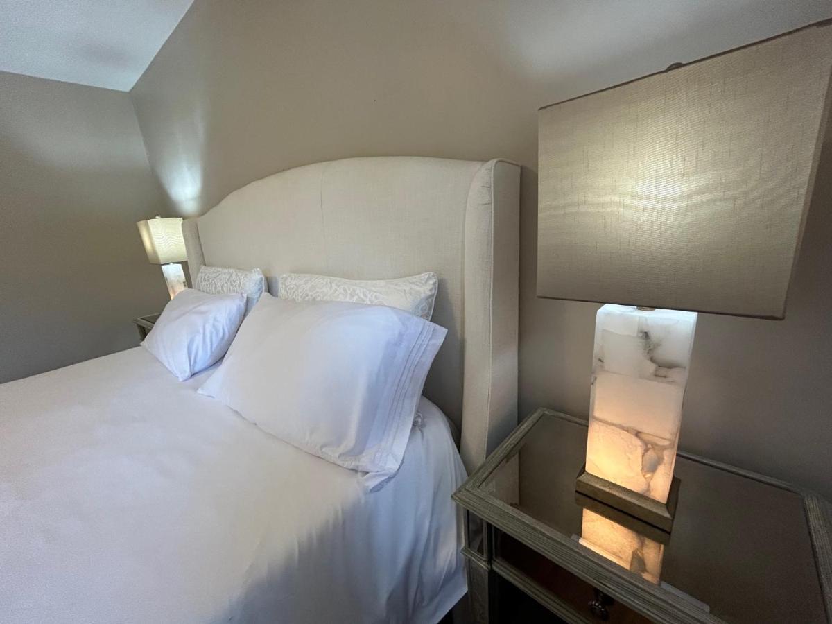 North Nanaimo Gem - Garden-View Room With Private Ensuite Ngoại thất bức ảnh