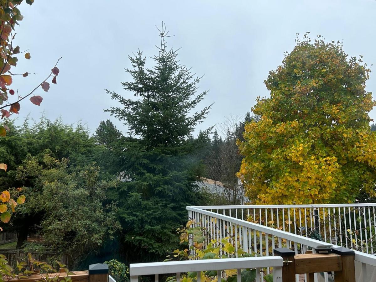 North Nanaimo Gem - Garden-View Room With Private Ensuite Ngoại thất bức ảnh