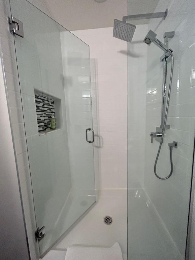 North Nanaimo Gem - Garden-View Room With Private Ensuite Ngoại thất bức ảnh