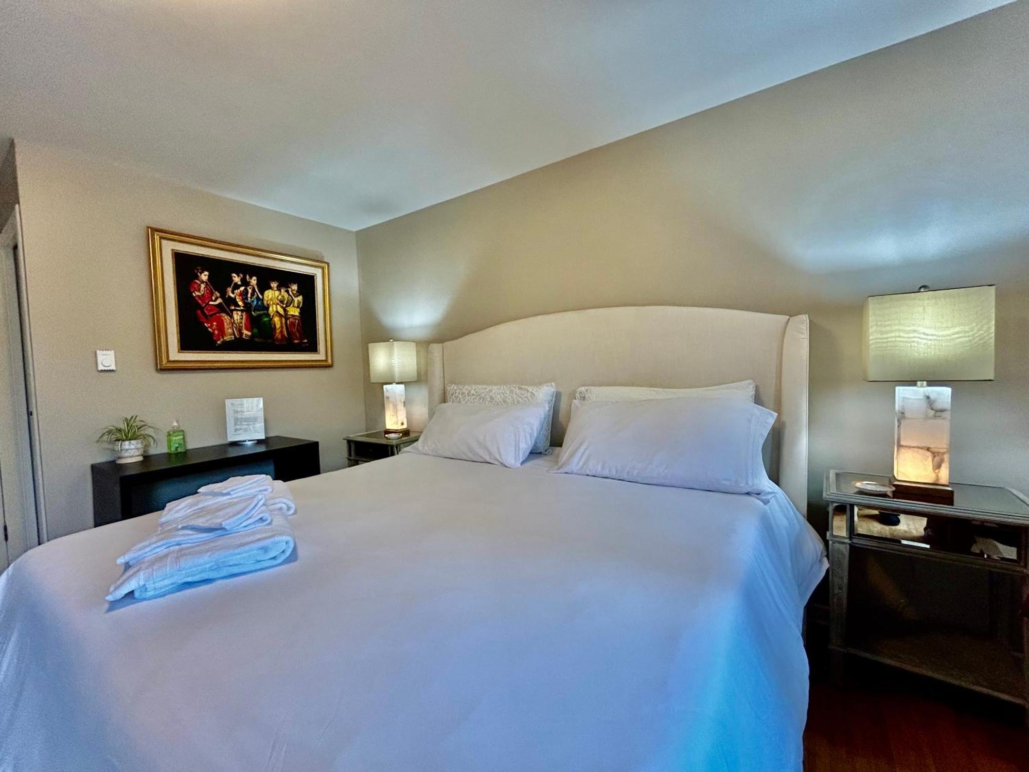 North Nanaimo Gem - Garden-View Room With Private Ensuite Ngoại thất bức ảnh