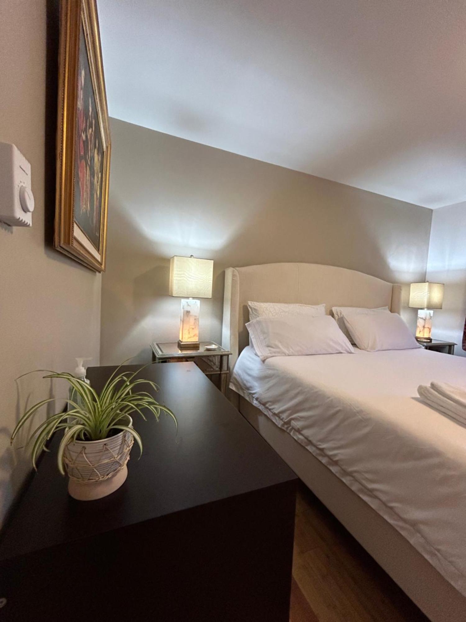 North Nanaimo Gem - Garden-View Room With Private Ensuite Ngoại thất bức ảnh