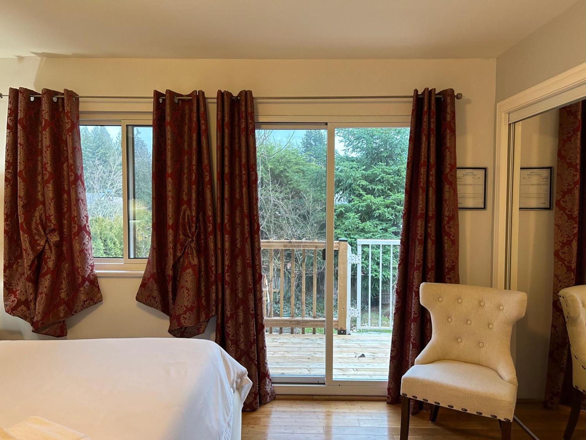 North Nanaimo Gem - Garden-View Room With Private Ensuite Ngoại thất bức ảnh
