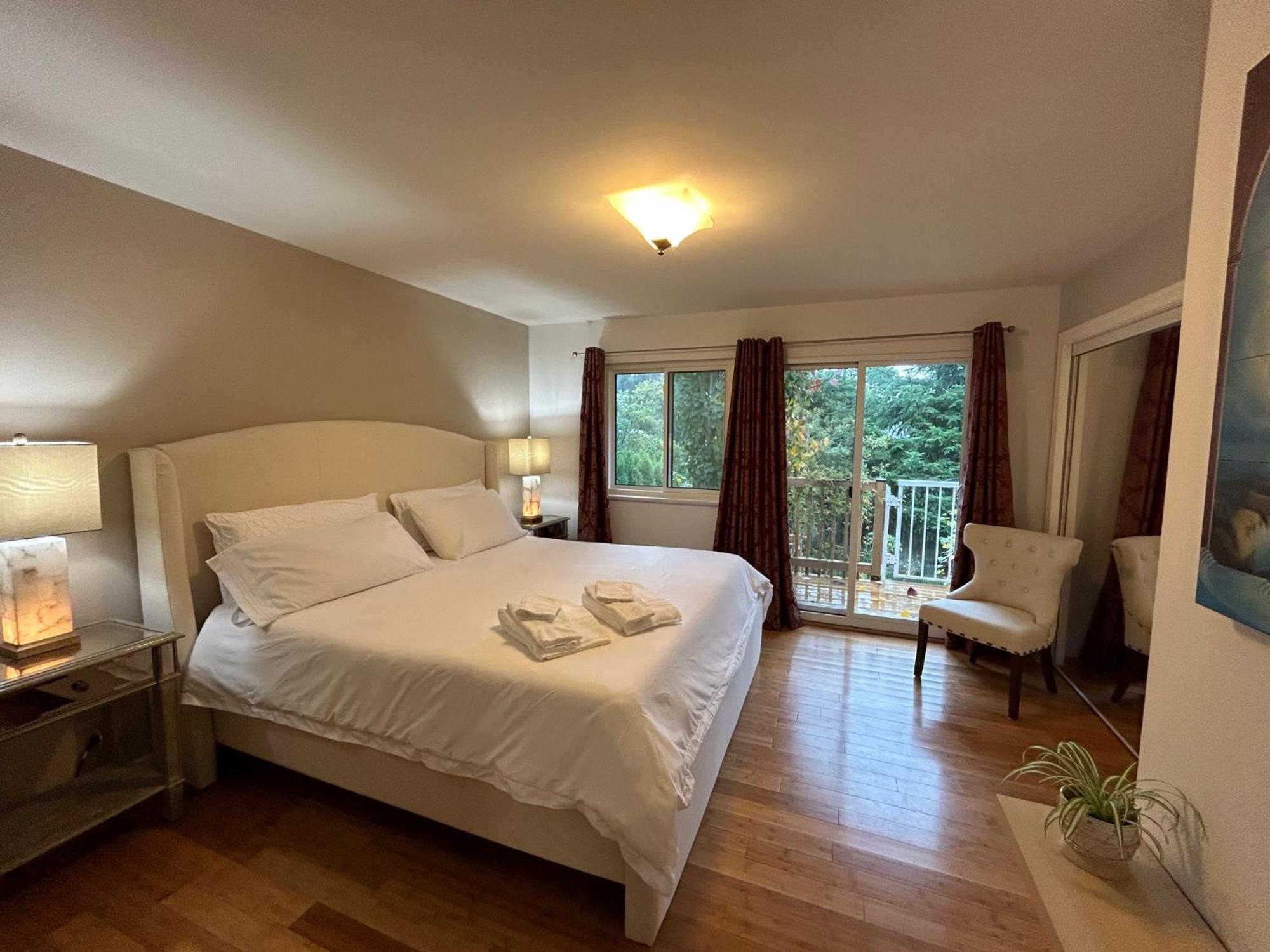 North Nanaimo Gem - Garden-View Room With Private Ensuite Ngoại thất bức ảnh