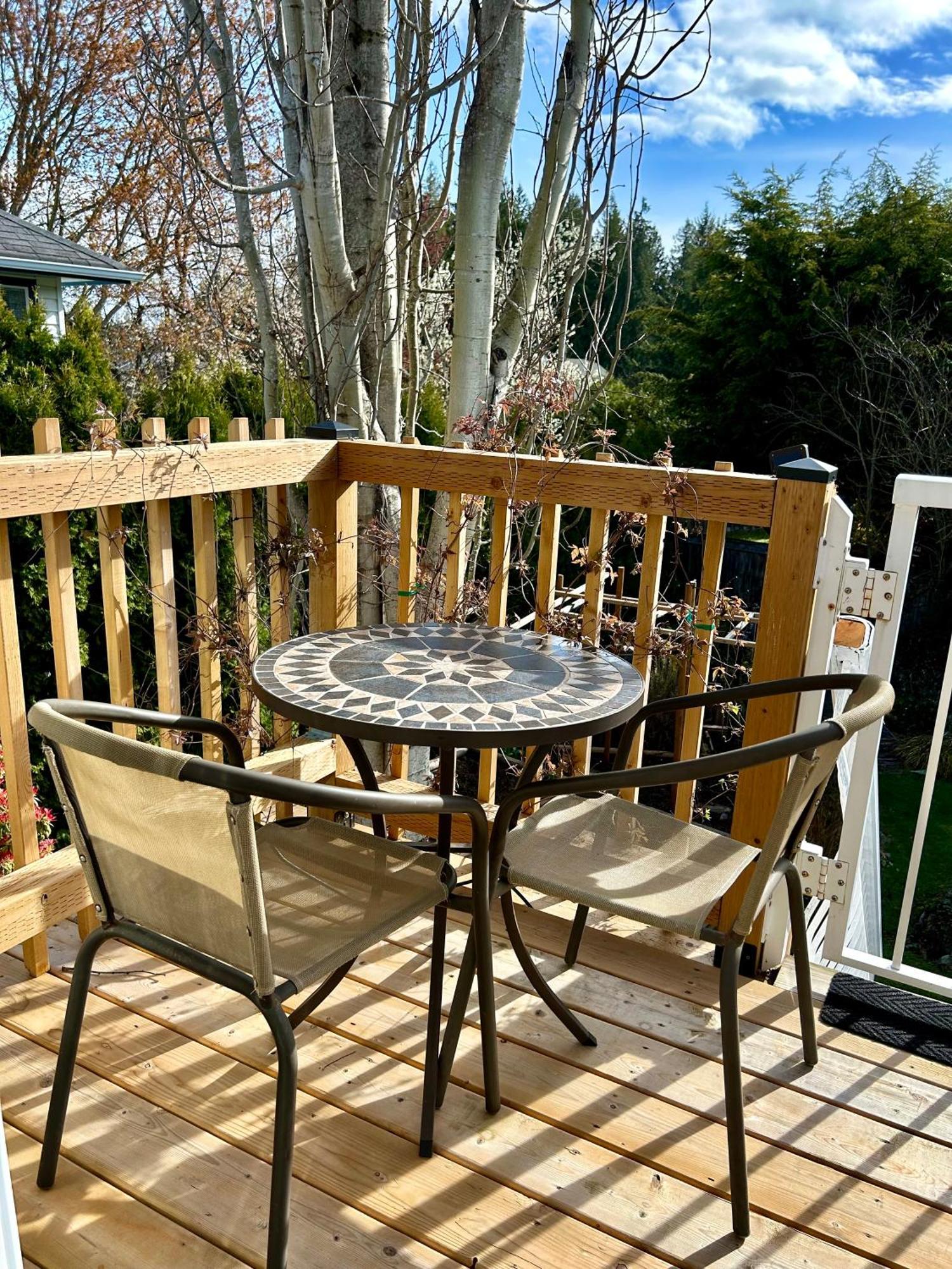 North Nanaimo Gem - Garden-View Room With Private Ensuite Ngoại thất bức ảnh