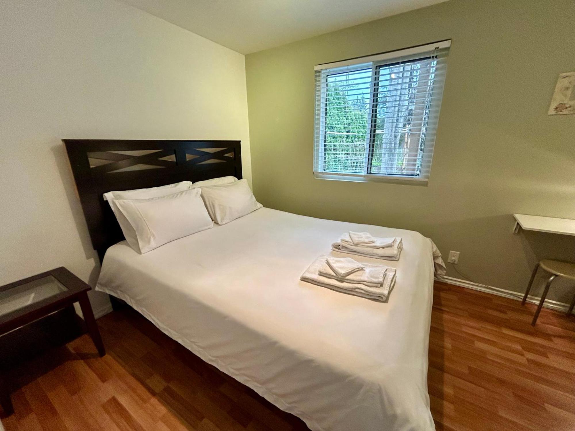 North Nanaimo Gem - Garden-View Room With Private Ensuite Ngoại thất bức ảnh