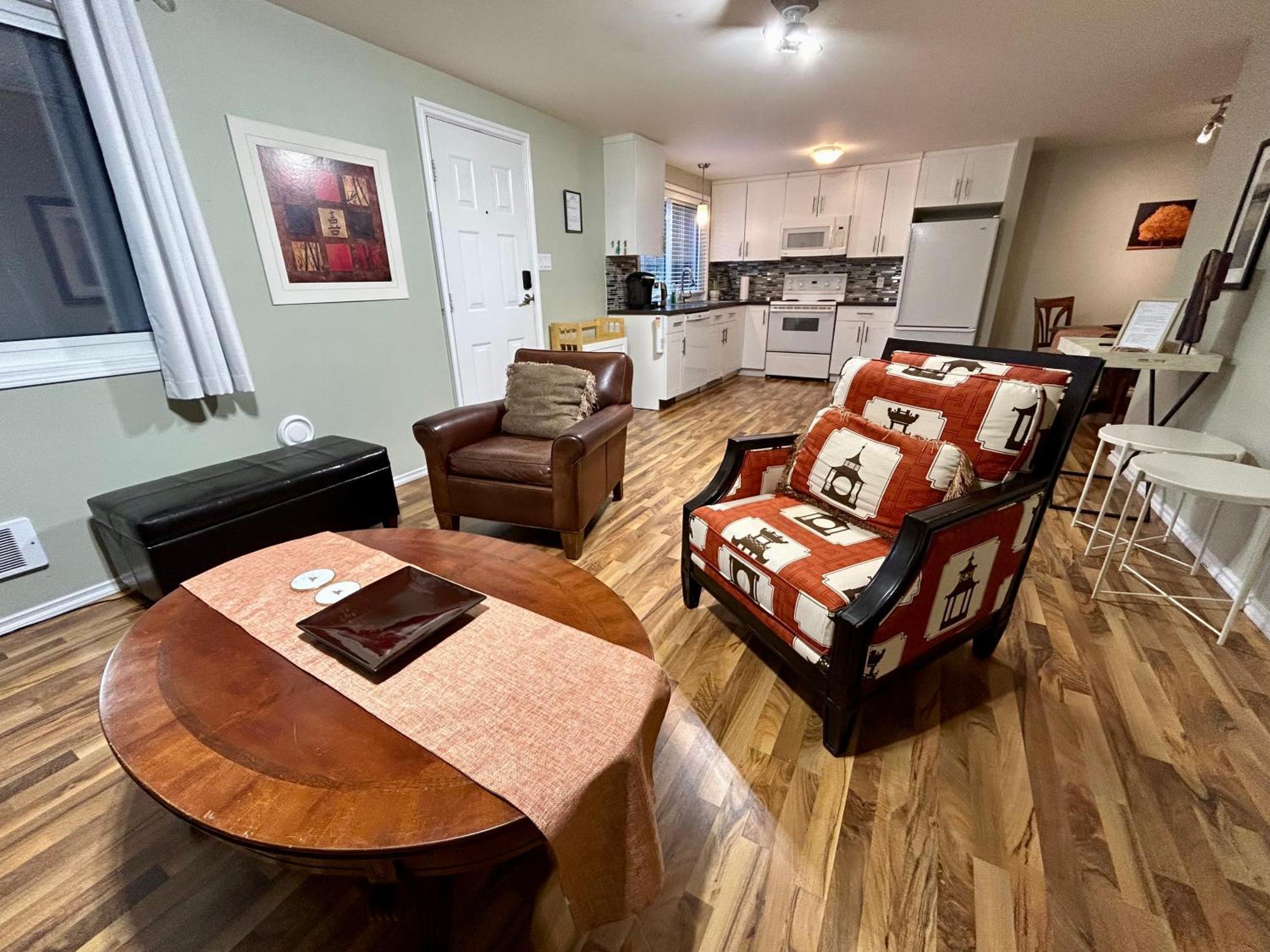 North Nanaimo Gem - Garden-View Room With Private Ensuite Ngoại thất bức ảnh